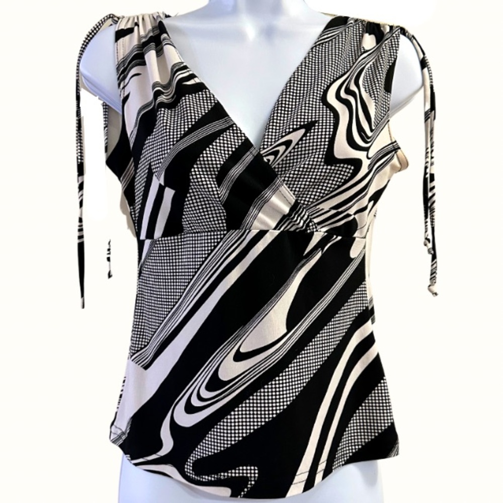 IZ BYER PEPLUM TOP Black & White V Neck Faux Wrap Sleeveless Blouse Size M